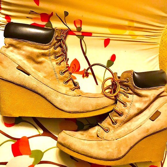 Rock & Candy Tan Suede Wedge Lace-Up Booties 9 - Picture 1 of 9